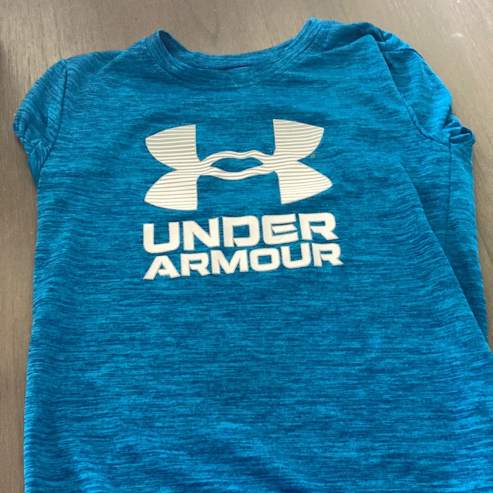 Boys blue under armor shirt 👕